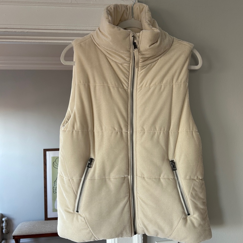 Dylan Cream Vintage Velvet Quilted Puffer Vest | Size Medium